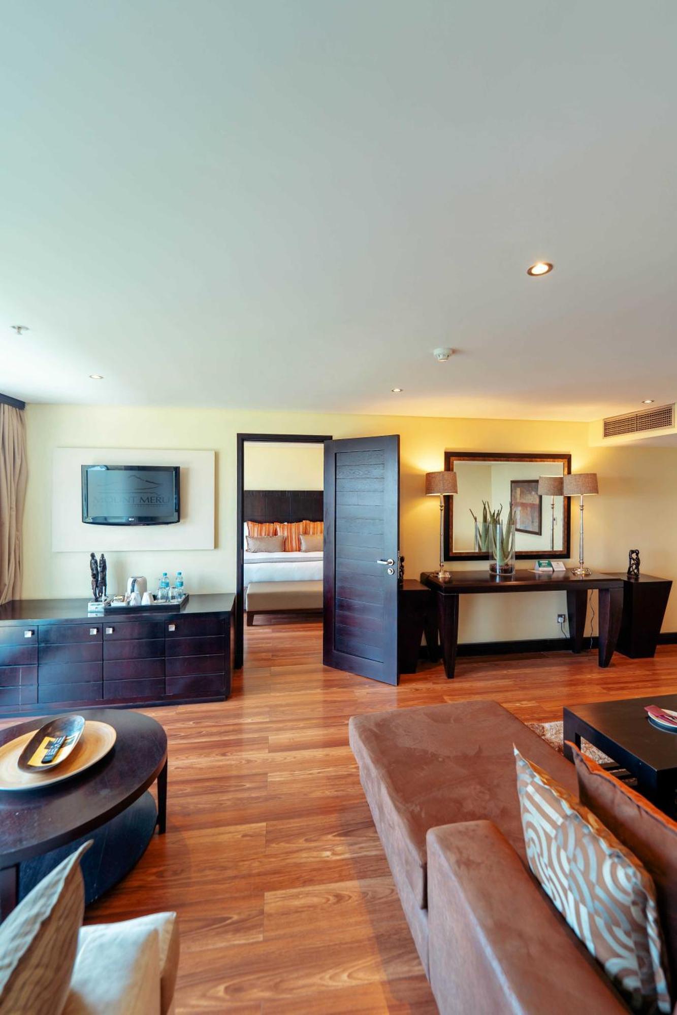 Mount Meru Hotel Аруша Экстерьер фото